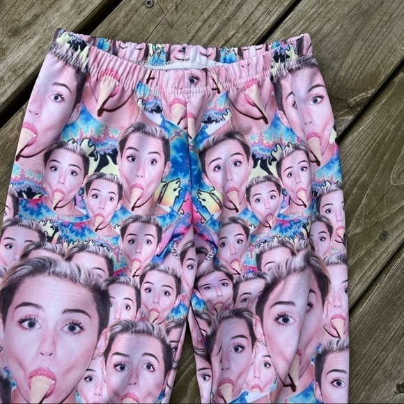 Rare Miley Cyrus Bangerz Tour Ice Cream Leggings Size S - Picture 5 of 8